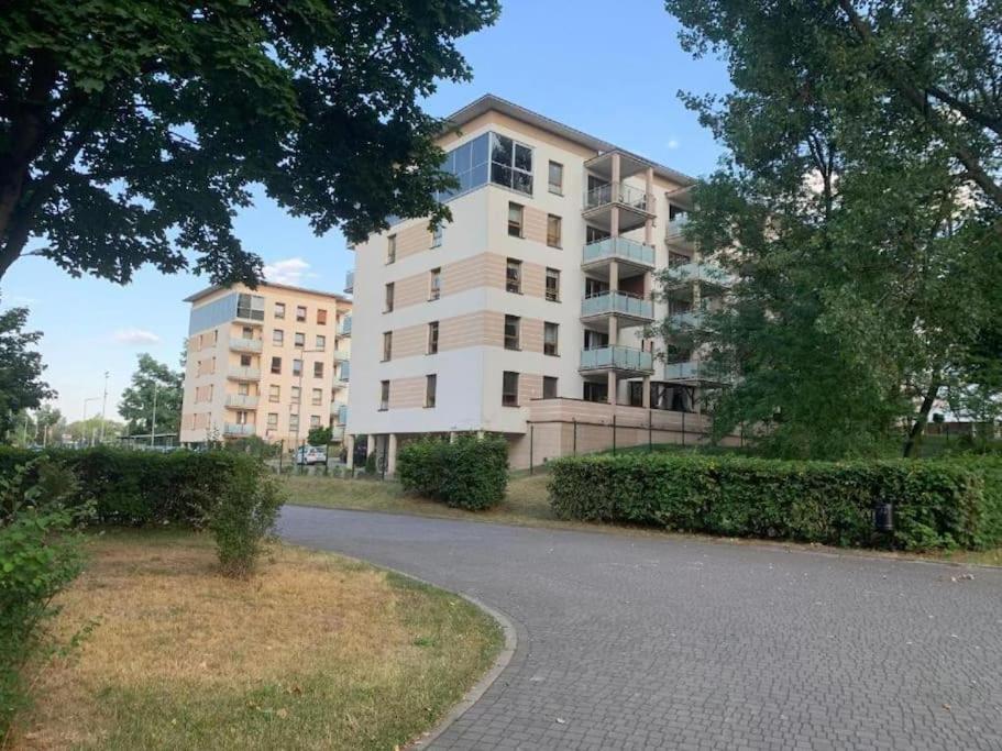 Europa22 "Apartament Delux" Z Wanna - Centrum Miasta Z Widokiem Na Staw Tomaszów Mazowiecki Exterior foto